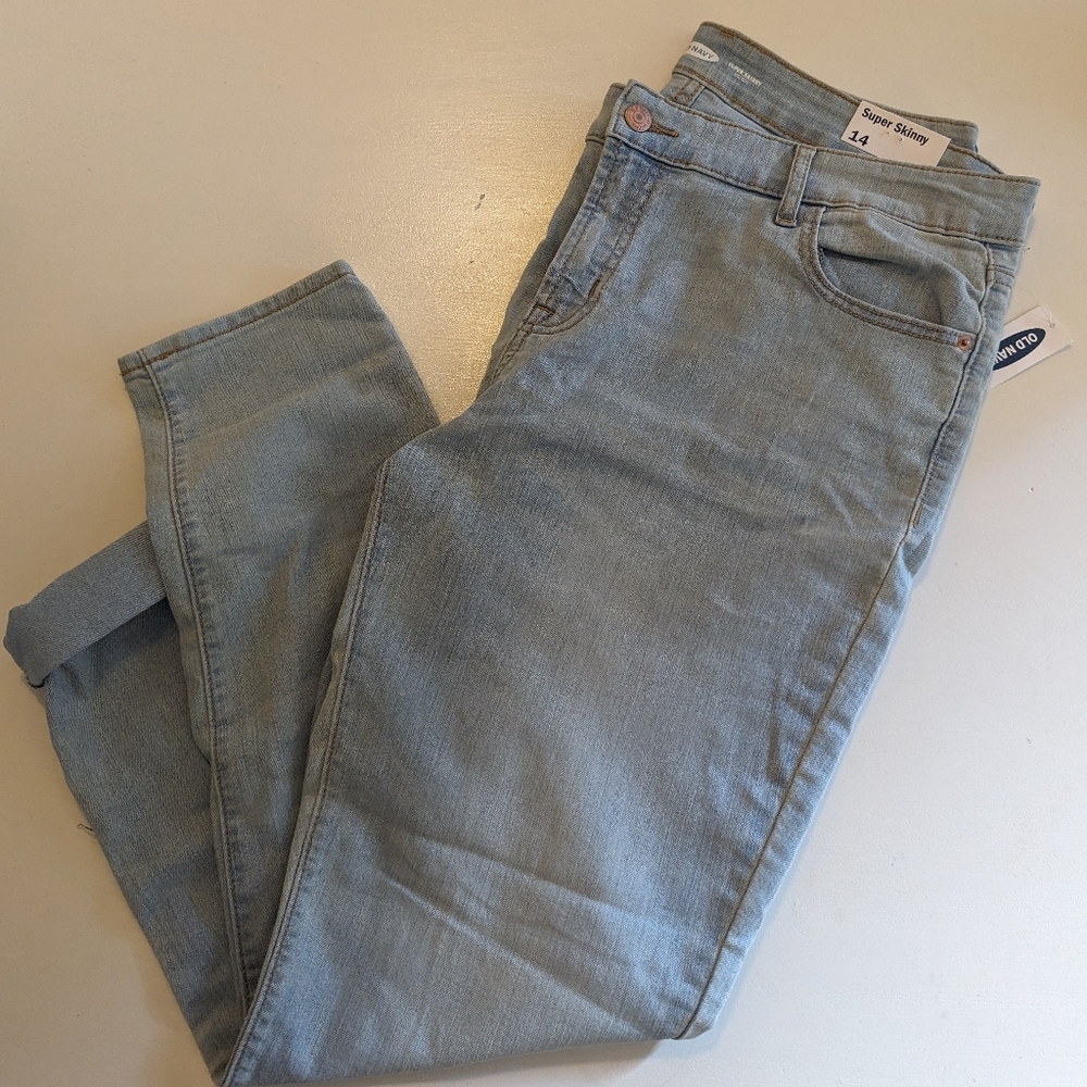 Old Navy, NWT , Mid-Rise Super Skinny , Women's size 14